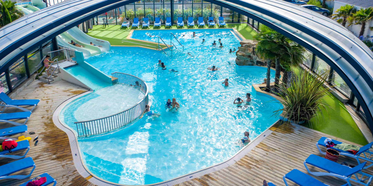 Covered pool Emerald