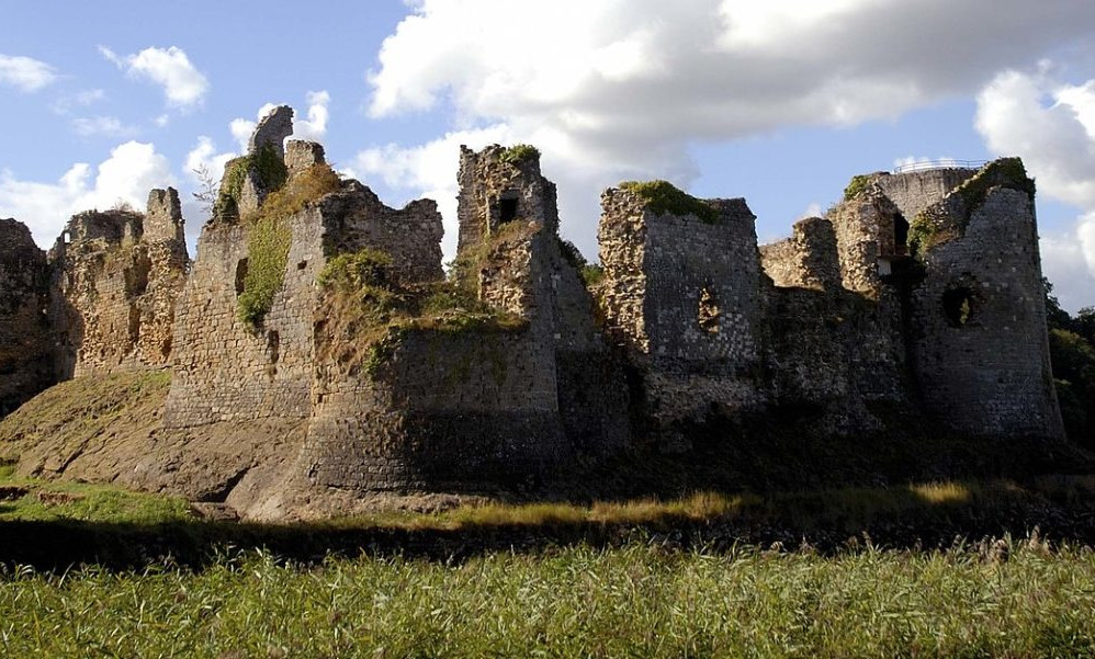 Guildo Castle: Explore the Ruins of a Castle near Dinan